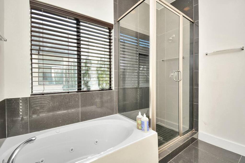3Br/3.5Ba Three Story East Downtown Townhouse With View Βίλα Χιούστον Εξωτερικό φωτογραφία